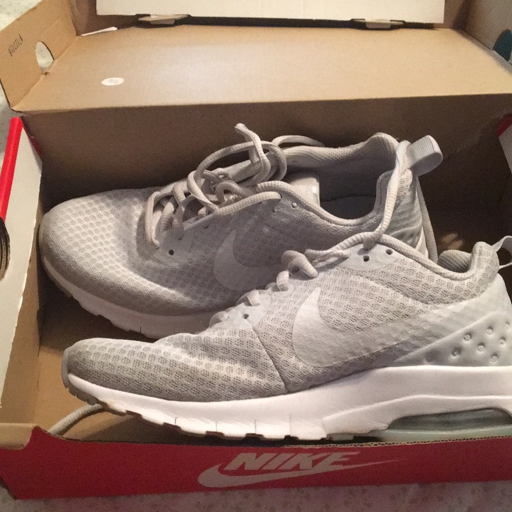 Women’s Nike Air Motion LW